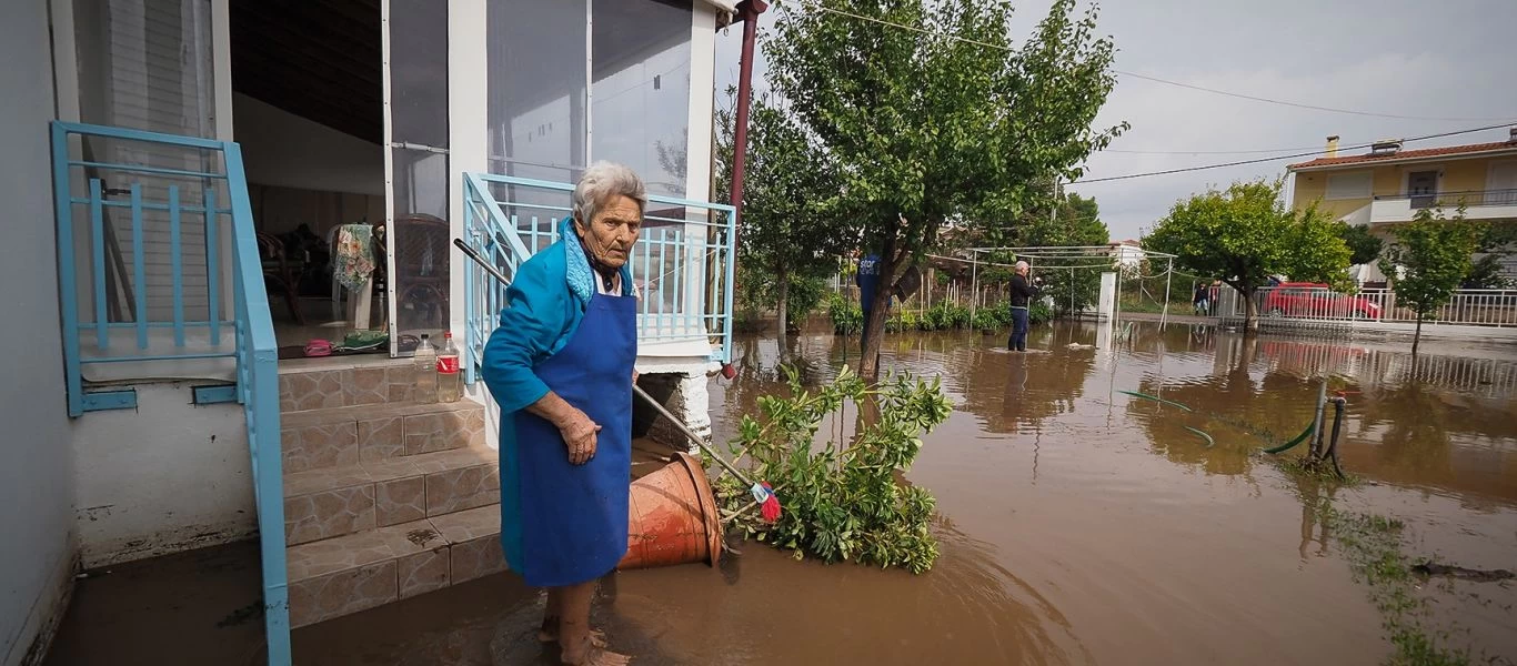 Εικόνες βιβλικής καταστροφής στην Εύβοια: Τους άφησαν να καούν και τώρα πνίγηκαν - Προβλήματα και σε Πήλιο-Λάρισα